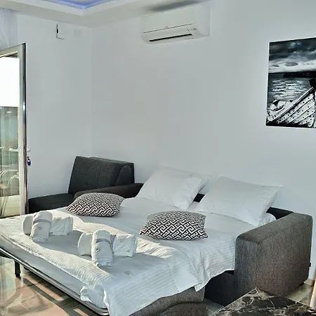 Igor - With Pool Apartament