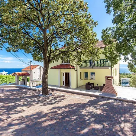 Apartment Igor - With Pool Kostrena